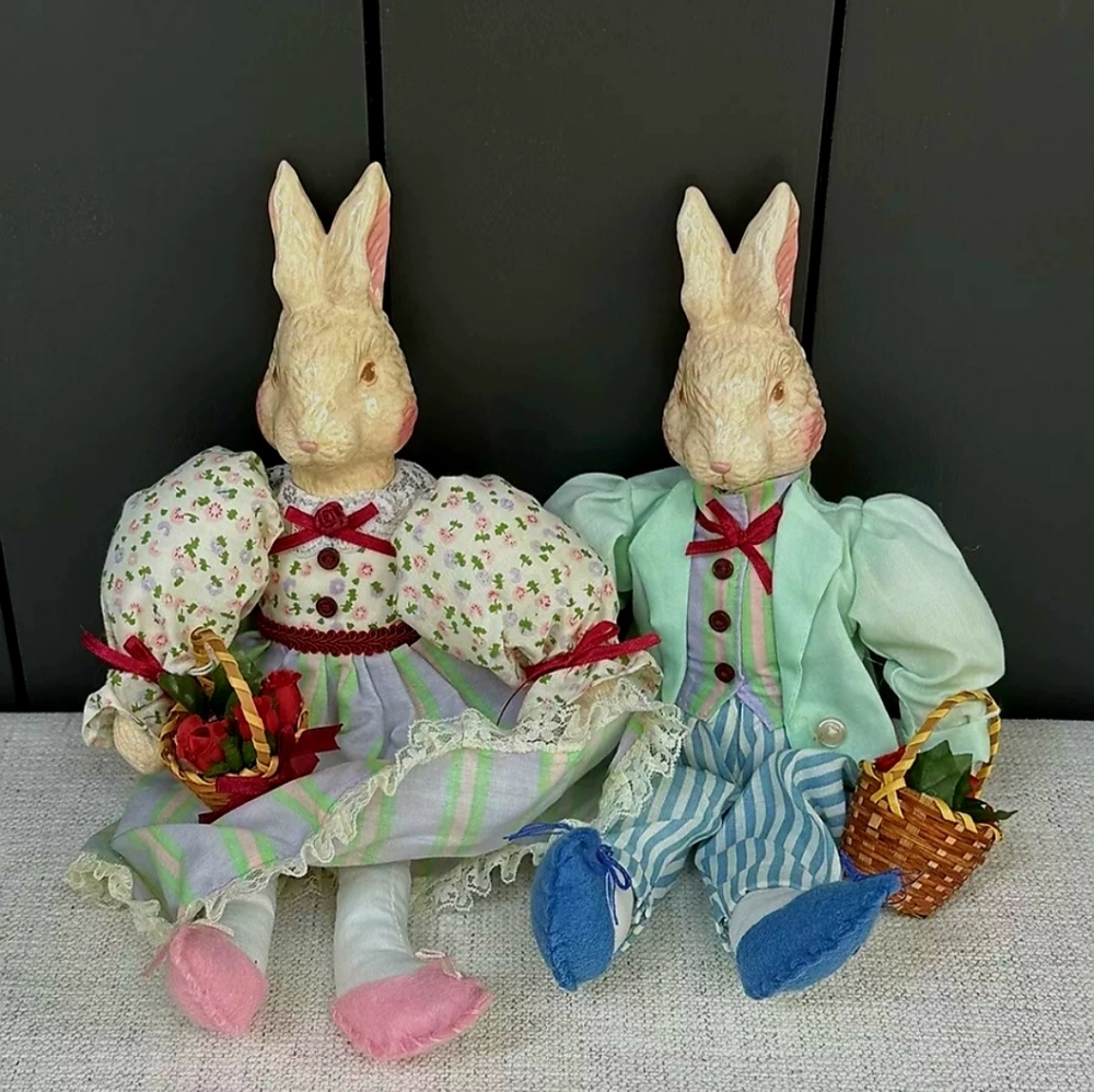 AVON GIFT COLLECTION  - Spring Bunnies Figure Shelf Sitters